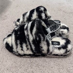 UGG Fluffy Slippers